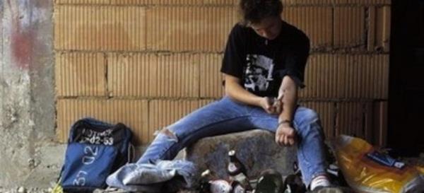 Uyuturucu bamls bu tr eyalar genelde kendi ulaabilecei yerlerde saklar.