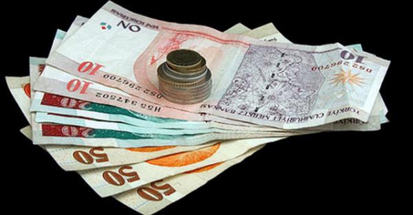 Birden ortaya kan paralar.