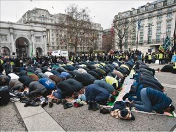 Avrupa'da 2010 ylnda, nfusun yzde 78,6's Hristiyanken, bu orann 2020 ylnda yzde 78'e gerilemesi beklentisine yer veliren aratrmaya gre, ktada yaayan Mslman nfus, 1970 ylnda toplam nfusun yzde 2,7'sini olutururken, 2020'de bu orann yzde 5,9'a ykselmesi bekleniyor.