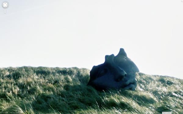Street View'in en esrarengiz karelerinden birinde, krk bir yz yer alyor.