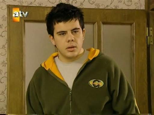 Yllar nce Bursa'dan gelip "Aliye" dizisinde minik bir rolle kariyerinin ilk admn att. Ardndan BKM Mutfak ekibine katld, yldz hzla parlad.