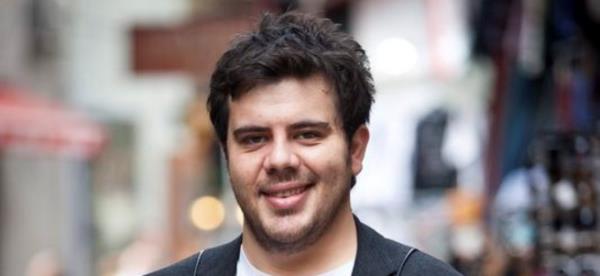 <p><b>Sene ka?</b></p>  2003. "Renda Hanm'la gremezsiniz" dedikleri srada kendisi odasndan tuvalete gitmek iin kt. Kapda bizi grd, ben hemen "Renda Hanm be dakikanz alacam" dedim.