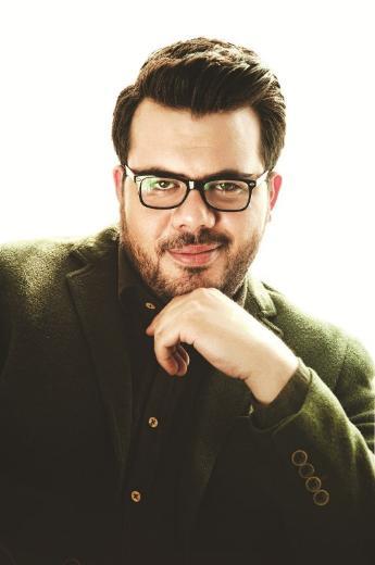 <p><b>"lk kez bir dergiye kapak oluyorsun. Kapak olmak nasl bir hismi? </b></p>  - Bilmiyorum fotoraflar greyim yle yorumlayabilirim aslnda ama ok haval! yle bir his geliyor "stanbul seni yendim". Tam yenmediysem de bir el ense ektim yani, ahane bir his...