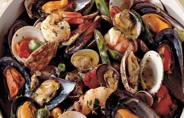 i deniz rnleri ve zellikle kabuklu deniz hayvanlar (midye, istiridye, karides gibi) besin zehirlenmelerine neden olabildikleri iin tketimlerine ok scak baklmyor.