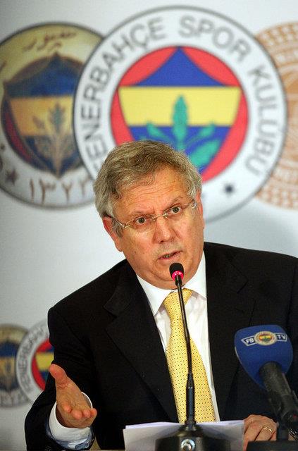 Fenerbahe'ye ilk kez bakan seildii 15 ubat 1998'de, Vefa Kk'n ynetim kurulu listesi kazand iin 4 ay rakibinin kadrosuyla grev yapan Yldrm, 14 Haziran 1998'deki olaanst genel kurula tek aday olarak girerek, ilk kez kendi oluturduu ynetimle almaya balad.