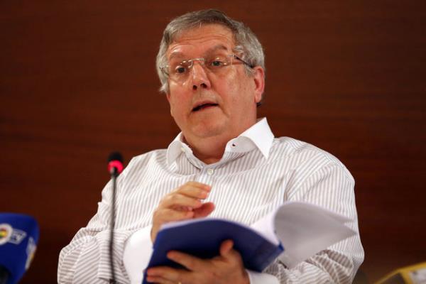 Bakanlk dnemi iinde 2 kez resmi olarak istifa eden Yldrm, camiadan gelen basklarla yeniden aday olup olaanst genel kurullarda gven tazelemiti.