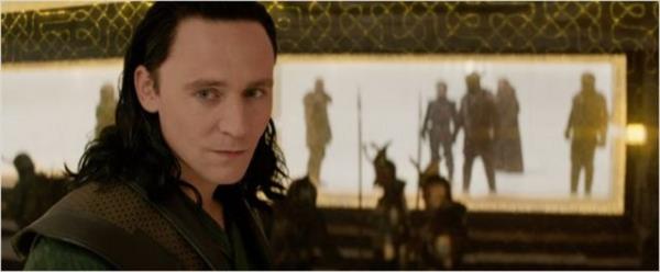 Tanrlarn dnyann tesindeki mcadelesi devam ediyor. lk filmde babas tarafndan gleri elinden alnarak dnyaya srgn edilen Thor, kendisini yenilmez yapan ekicini yeniden kullanmaya ve kendi hkmdarl olan Asgard'a dnmeye hak kazanmt.