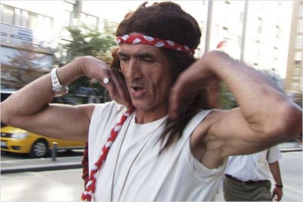 Aye, plerden kazandn a kalmak pahasna camiye, Mehmetik Vakf'na ve hayr kurumlarna balayan bir kat toplaycsdr.