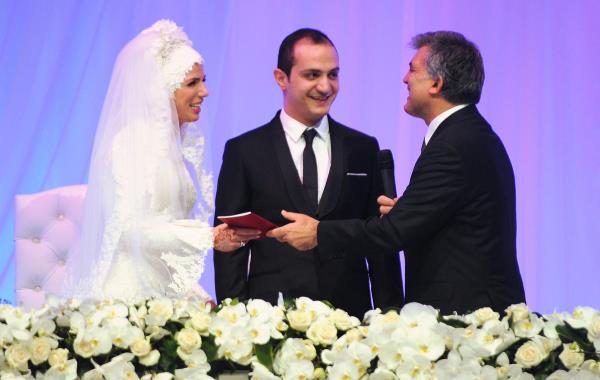 mzalarn atlmasndan sonra Cumhurbakan Gl, ifti tebrik ederek, "Sayn Tayyip Bey'in tavsiyeleri, syleyecekleri olacaktr" diyerek, mikrofonu Babakan Erdoan'a verdi.