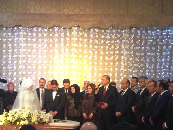 Babakan Erdoan bir baka nikaha daha katld. O nikah Babakan Erdoan'n yeeni Hilal Erdoan'n nikahyd.