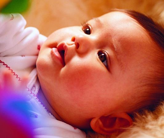 <b>Said bnu'l-Mseyyeb babas vastasyla dedesinden naklediyor:</b> "Dedem, Reslullah (aleyhissaltu vesselm)'a uramt.   <p>smin ne? diye sordu. "Hazn (sert yer)" diye cevap verdi.</p>  <b> Reslullah (aleyhissaltu vesselm):</b> "Hayr sen Sehl'sin" dedi.  <p><b> Mseyyeb:</b> "Olamaz, babann verdii bir ismi deitiremem" dedi.</p>  <b> bnu'l-Mseyyeb ilve ediyor:</b> "O gnden sonra aramzda kabalk devam etti gitti."