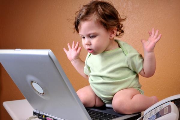 <p><b>Hz. Cabir (radyallahu anh) anlatyor:</b></p>   "Bizden birinin bir olu oldu. smini Kasm koydu.   <p><b>Kendisine:</b> "Sana Ebu'l-Kasm knyesini vermeyiz. Bu knye ile seni ereflendirip memnun etmeyiz" dedi.</p>   Hz. Peygamber (aleyhissaltu vesselm)'e gelerek durumu arzetti.   <p><b>Reslullah (aleyhissaltu vesselm) bunun zerine:</b> "Olunun ad Abdurrahmndr" dedi.</p>