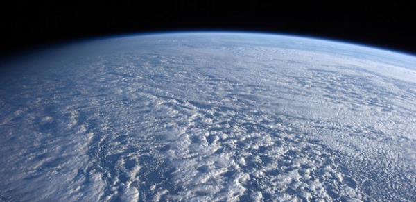 Ocak aynda Pasifik Okyanusu'nun kuzey batsnda toplanan alak seviye bulutlar fotoraflanm.