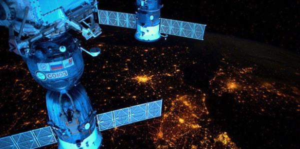 Avrupa Uzay stasyonu astronotlarndan Andr Kuipers, ektii fotorafta uzay istasyonuyla Avrupa'nn klarn ayn kareye sdryor.