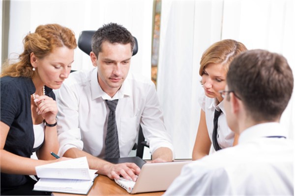 HSBC, farkl lkelerde almak isteyenler iin en iyi frsatlar sunan lkeler arasnda Trkiye'yi de gsterdi. lkeler, ekonomik gleri, yurt dnda ocuk yetitirme maliyetleri ve harcamalar dikkate alnarak sraland. Listede ilk srada in yer ald.   <p><b>te yabanclara en iyi alma frsatlarn sunan dier lkeler...</b></p>