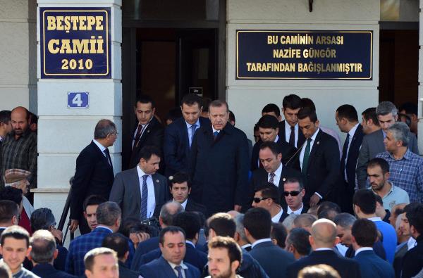 Babakan Recep Tayyip Erdoan, Cuma namazn Betepe Camii'nde kld.