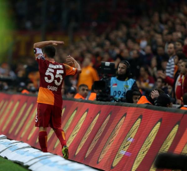 Ulan sabri sende yabanc kontenjanndan oynamalsn senin kadar futbola yabanc birini grmedim...)