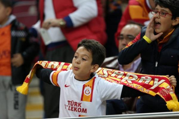 Sabri kadar solbek oynayabilirim;yillik olarak 250 bin dolara tamam derim...