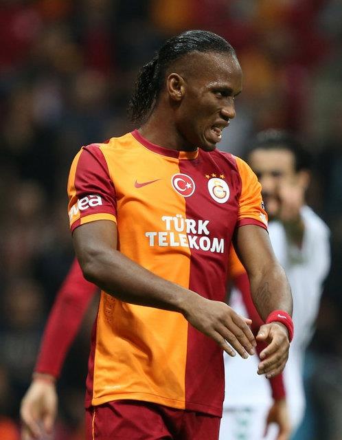 Futbolun aci cektigi gun olarak tarihe gececek gun sol bek ve drogbanin kaptani