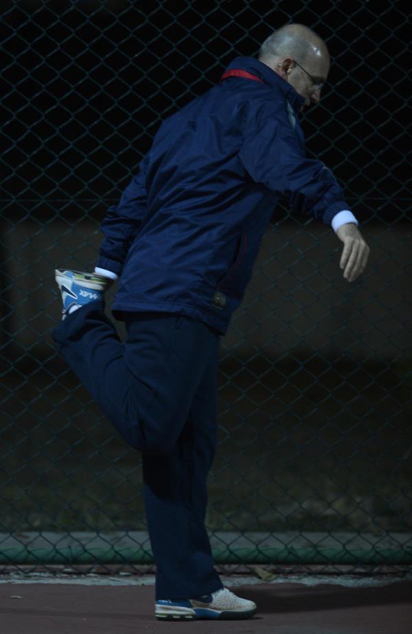 Maliye Bakan Mehmet imek, Aile ve Sosyal Politikalar Bakan Fatma ahin'in ei zzet ahin, eski stanbul milletvekili Mehmet Deniz Olgun ve Bitlis Milletvekili Vahit Kiler, tenis ma yapt. Mehmet imek ile Mehmet Deniz Olgun'un rakibi zzet ahin oldu.