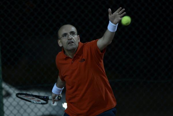 Tenis man Mehmet imek'in takm kazand. Man ardndan konuan imek, normal oyunda 6-6 berabere kaldklarn, ardndan tie-break setinde 7-1'lik skorla ma kazandklarn syledi.
