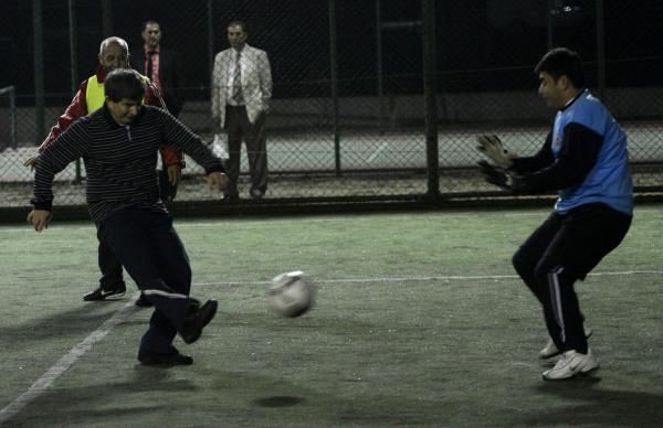 ekimeli geen ve renkli grntlerin yer ald mata, AK Parti MKYK yesi Yasin Aktay ile stanbul Milletvekili Osman Boyraz arpt. arpma sonucunda, Boyraz'n bir sre burnunun kanad grld.