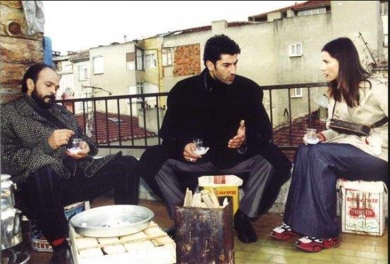 <P>Yardmsever kiiliiyle bilinen mirzalolu, birok meslektana rnek olacak hareketler sergiliyor.</P>