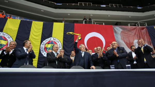 <p><b>LK KONGRE </b></p>  Aziz Yldrm, Fenerbahe Kulb Bakanl'na ilk kez talip olduu 14-15 ubat 1998 tarihlerindeki olaan genel kurulda, en yakn rakibi Vefa Kk' sadece 1 oy ile geerek bakan oldu.