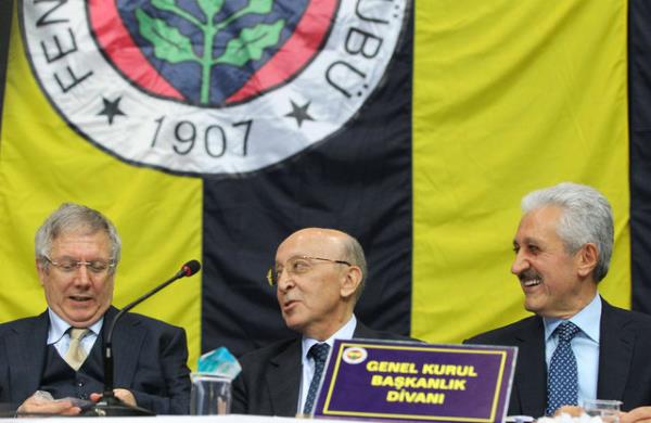 "Futbolda ike" soruturmas nedeniyle tutuklu yarglanan Yldrm, cezaevinde bulunduu srada yeniden aday olarak, tek aday girdii kongreden sonra bakanln srdrmt.