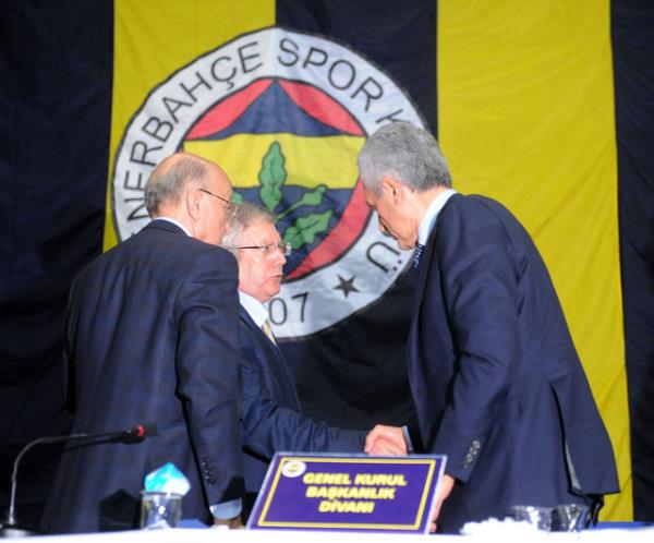 Kulpte 16 yla yakn bir sredir bakanlk grevini srdren Yldrm, 16 yl ile u anda Fenerbahe tarihinin en uzun sre grev yapan bakan unvanna sahip kr Saracolu'nu geride brakacak.