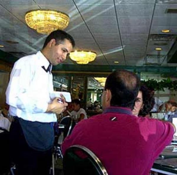 Garsona sesimizi duyuramamak