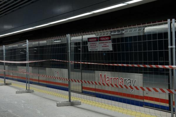<p><b>14. Marmaray'�n saatte 75 bin yolcu ta��yaca�� iddias� ger�e�i ne kadar yans�t�yor? </b></p>  Uzmanlara g�re, 2 milyon 700 bin yolcu say�s� Marmaray'�n as�l kapasitesi. T�m Bo�az ge�i�lerinin toplam yolcu say�s� maksimum 1 milyon 25 bin 215.