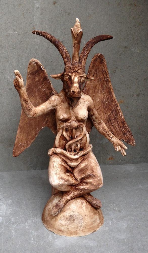 Templi Omnium Hominum Pacis Abbas (nsanlar arasndaki barn babasnn tapna). imdi bu z deyii "Tem. O. H. P. Ab." eklinde ksalttktan sonra bunun tersinden okursak, "Baphomet" szc kar.