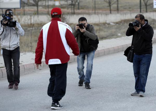 AK Parti 21. stiare ve Deerlendirme Toplants kapsamnda Kzlcahamam kampnda bulunan baz vekiller sabah saatlerini spor yaparak deerlendirdi. AK Parti Adana Milletvekili Necati etinkaya da sabah sporu yapt. ok sayda basn mensubu da etinkaya'y takip etti.