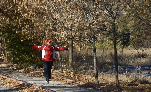 AK Parti 21. stiare ve Deerlendirme Toplants kapsamnda Kzlcahamam kampnda bulunan baz vekiller sabah saatlerini spor yaparak deerlendirdi. AK Parti Adana Milletvekili Necati etinkaya da sabah sporu yapt.