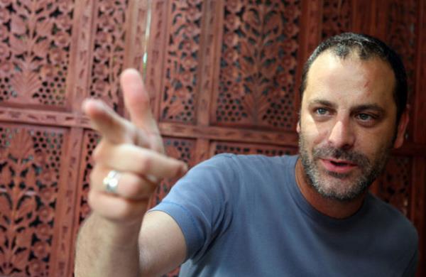 Beikta`taki Byk Beikta ars`nn iindeki Ramona adl ayakkab maazasnn ortaklar arasnda.