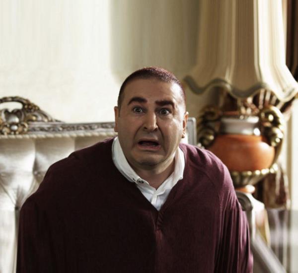 Kaynpederi Ozan Kamaz ile birlikte Tuzla`da bir AVM`de kfteci dkkan var.