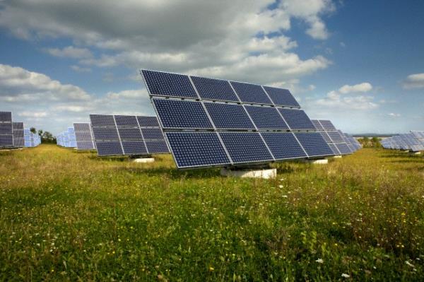 En son bavurular durdurulan lisanssz elektrik retimi konusunda zdemir, "Bir gei sreci, bir gri alan var. Bunu geeceiz. Ben geen ay Almanya'daydm, atsnda gne paneli olmayan ky evi kalmam.