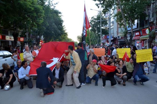 Taksim Gezi Park'nda yaanan olaylar, Burdur'da protesto edildi.