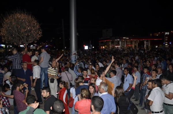 Gaziantep'te Taksim Gezi Park'nda meydana gelen olaylar protesto etmek isteyenler Krkayak Park'ndan Gaziantep niversitesi'ne kadar slogan atarak yrd