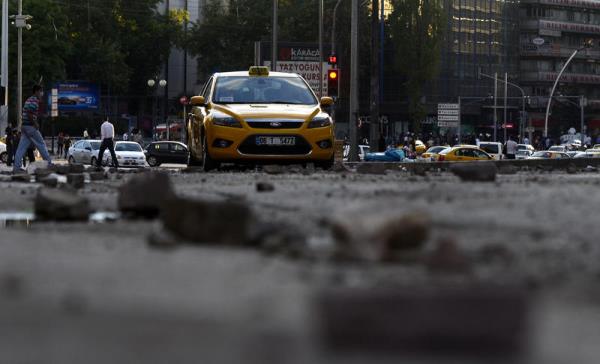 Taksim Gezi Park'ndaki olaylar protesto iin Ankara'nn farkl semtlerinde toplanan gruplara polis mdahale etti. Polisin att gazdan ok sayda gsterici ve vatanda etkilendi.