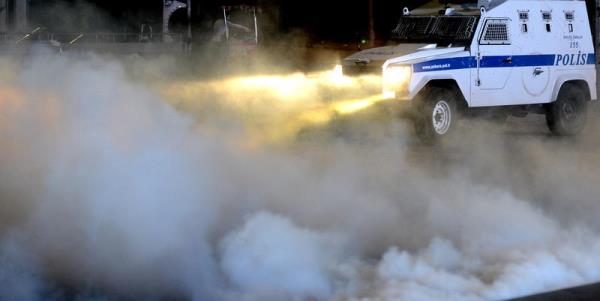 Taksim Gezi Park'ndaki olaylar protesto iin Ankara'nn farkl semtlerinde toplanan gruplara polis mdahale etti. Polisin att gazdan ok sayda gsterici ve vatanda etkilendi.