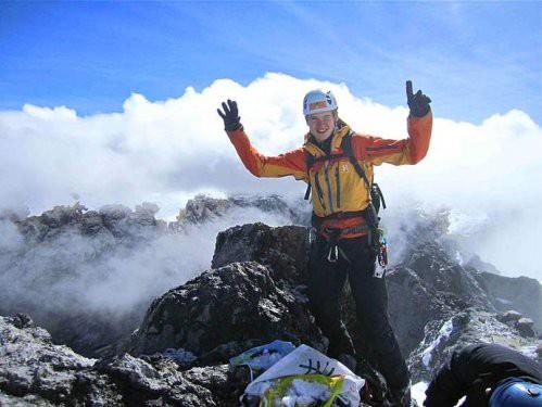 4,884 m ykseklikteki bu dan ismi Zafer anlamn tayor.