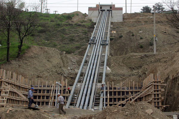 " Biz Karabk'te bunu baaryoruz. Yapm olduumuz ime suyundaki indirim programlar ve doalgaz programlar derken yllk vatandamzn cebinde bin 500 ile ikin lira arasnda para kalmasn sz konusu. Ulamda mmkn olduu kadar az para deyip daha keyifli bir ulam saland zaman ok daha farkl gzellikler ortaya kyor."