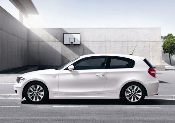 <P><B>Bmw 116i (otomatik)</B></P>  <P>ehirii         10,6 lt/100km</P>  <P>ehird       6,2 lt/100km</P>  <P>Ortalama      7,8lt/100km</P>