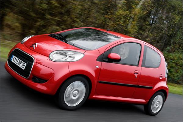 <P><B>Citroen C1 1.0 (Dz)</B></P>  <P>ehirii 5,5 lt/100km</P>  <P>ehird 4,1 lt/100km</P>  <P>Ortalama        4,6 lt/100km</P>
