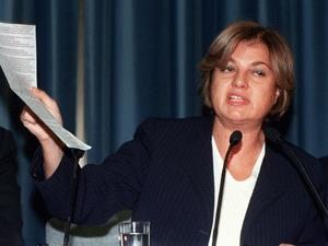 <P>- &#8220;Siz bu hkmetin mrn uzatmak iin gnderilmi bir pilsiniz.&#8221; (Kemal Dervi&#8217;e)</P>  <P>- &#8220;pim cebimde geziyorum.&#8221; (28 ubat sreci)</P>  <P>- &#8220;Tatl su milliyetileri...&#8221;, &#8220;Bazlama - brek milliyetileri...&#8221; (MHP eletirisi)</P>  <P>- &#8220;sizlerimiz kadnlatrld.&#8221; (&#8220;Kadnlarmz isizletirildi&#8221; demek istiyor.)</P>  <P>- &#8220;ekin milletin elinden cebinizi.&#8221; (&#8220;Milletin cebinden elinizi ekin&#8221; demek istiyor.)</P>  <P>- &#8220;Mbarek Kurban eker bayramnz kutlu olsun.&#8221;</P>  <P>- &#8220;Allah&#8217; size emanet ediyorum.&#8221;</P>