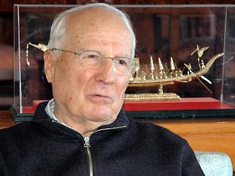 <P>KENAN EVREN</P>  <P>- "oktandr idam olmuyor. Baz kiilerin idam edilmesi gerek."</P>  <P>- "ankaya'y artk brakyorum. Heveslileri gelsin biz hevesimizi aldk."</P>