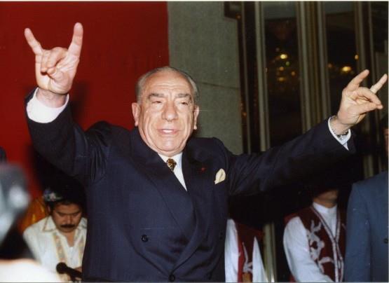 <P><B>ALPARSLAN TRKE</B></P>  <P>- &#8220;Ne mozayii ulan! Mermer, mermer!&#8221; (HEP milletvekili Orhan Doan&#8217;n Trkiye mozai sz zerine)</P>