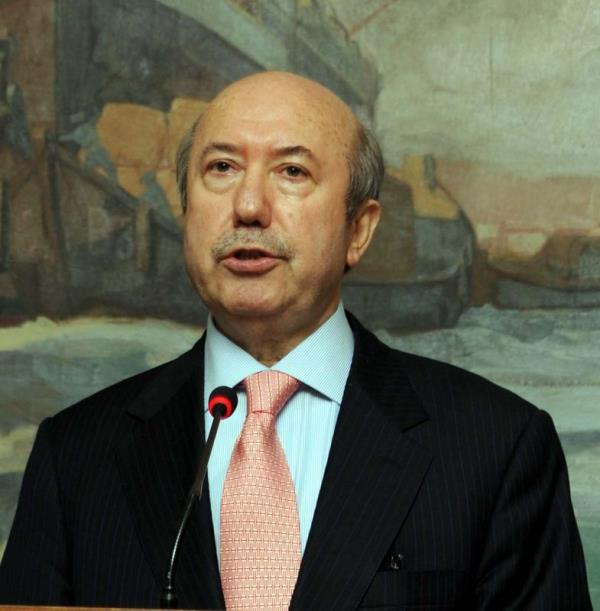 <P><B>KEMAL UNAKITAN</B></P>  <P>- &#8220;Babalar gibi satarz.&#8221;(Tekel&#8217;in satyla ilgili tartmalar)</P>  <P>- &#8220;Satyoruz, satyoruz bitmiyor. Ne komnist lkeymiiz.&#8221; (zelletirmeler zerine syledii sz)</P>